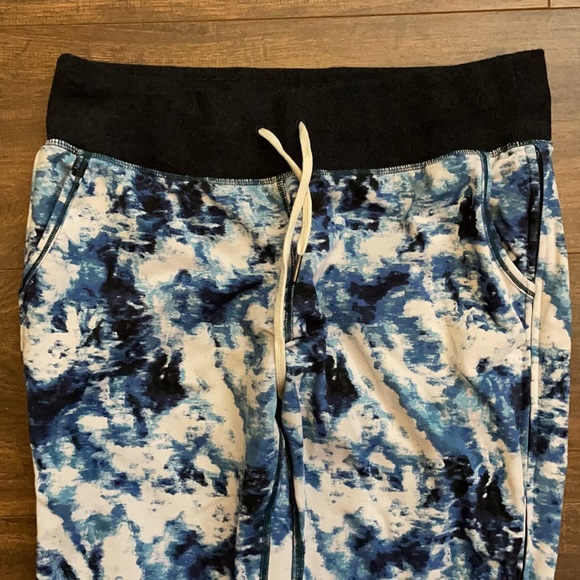 Lululemon No Sweat Pant in Silver & Navy Blue - Picture 7 of 14